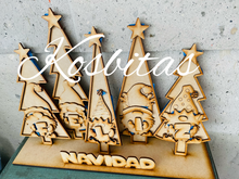 Cargar imagen en el visor de la galería, Pinos Gnomos Feliz Navidad
