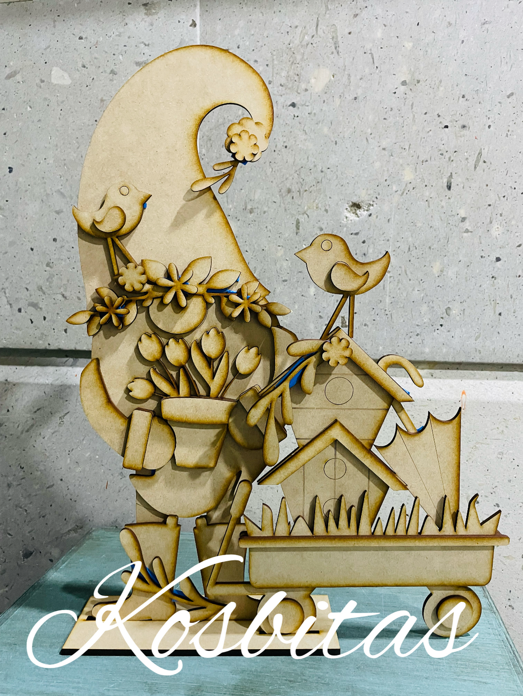 Gnomo jardín primavera