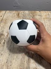 Cargar imagen en el visor de la galería, Balón porta plumas 3D
