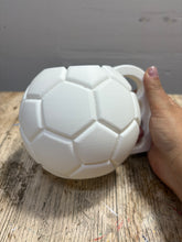 Cargar imagen en el visor de la galería, Taza balón 3D
