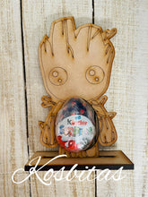 Cargar imagen en el visor de la galería, Groot porta huevito con base
