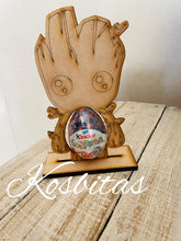 Cargar imagen en el visor de la galería, Groot porta huevito con base

