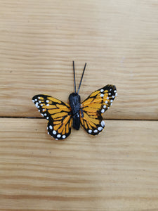 mariposa mediana color monarca