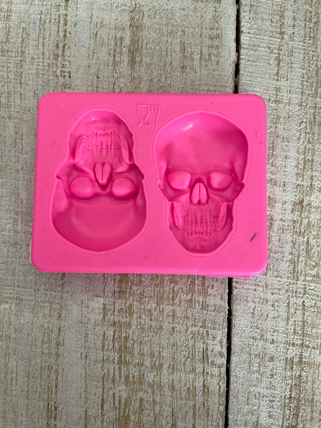 Calaveras x2.   7.5x 6cm