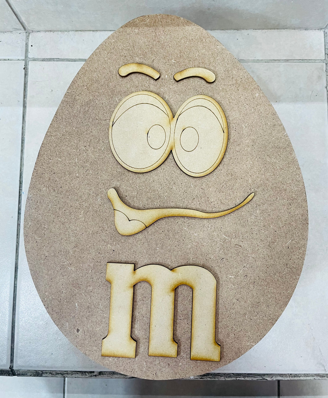 Caja m&m huevo.  30x23 cm