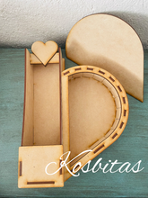 Cargar imagen en el visor de la galería, Caja botella corazón
