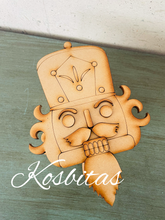 Cargar imagen en el visor de la galería, Caja cascanueces 15 cm
