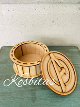 Cargar imagen en el visor de la galería, Caja redonda Avengers
