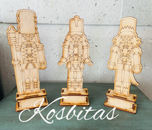 Cargar imagen en el visor de la galería, Casnueces con base 23cm
